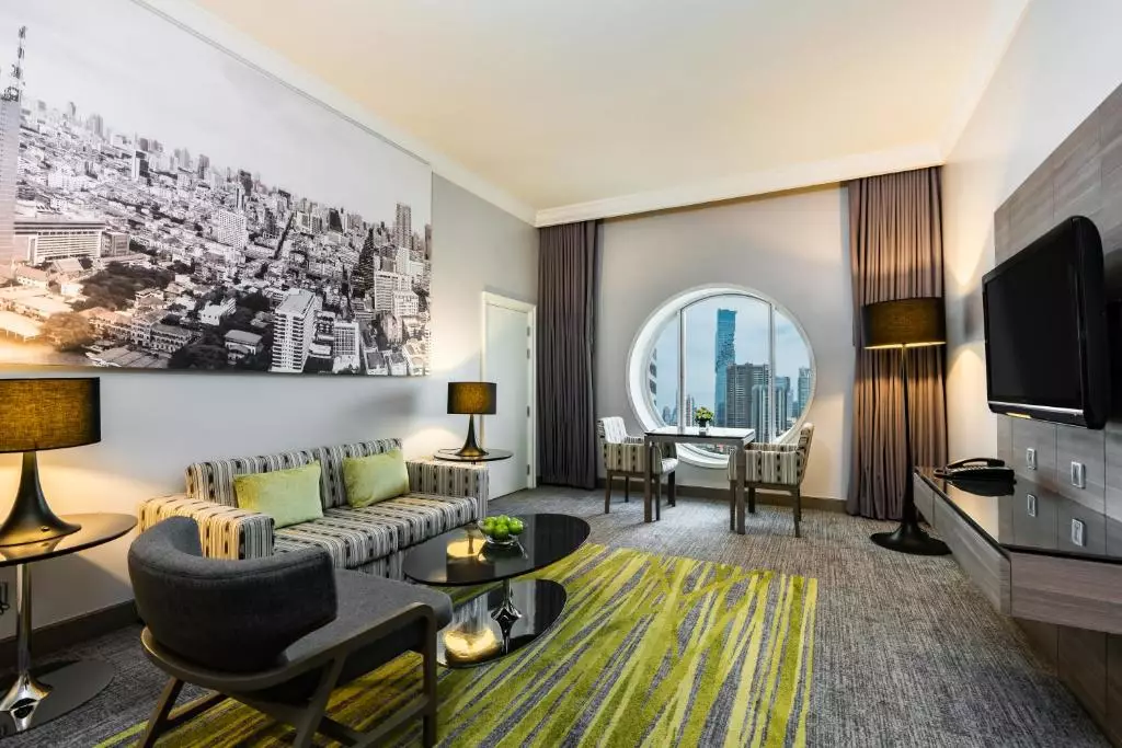 Holiday Inn Bangkok Silom